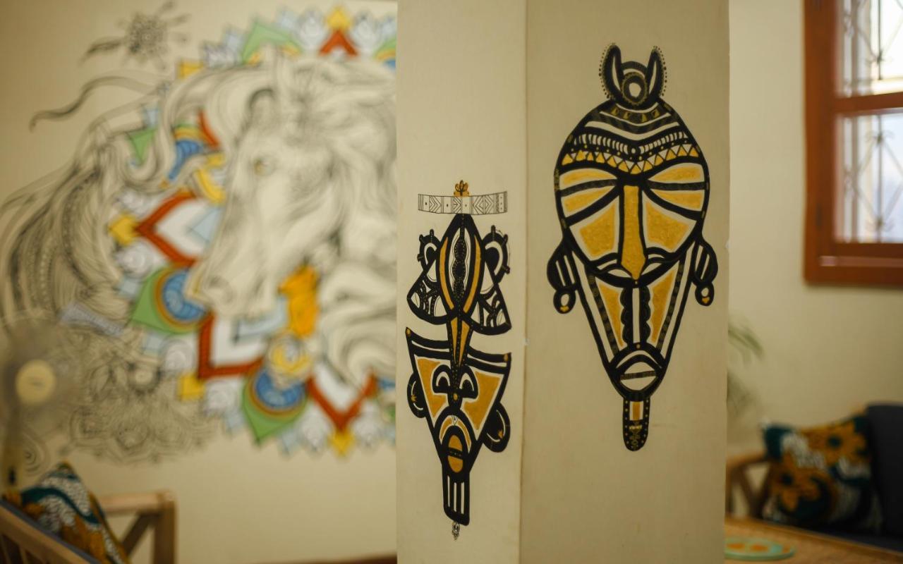 The Five Horsemen Hostel คัมพาลา ภายนอก รูปภาพ