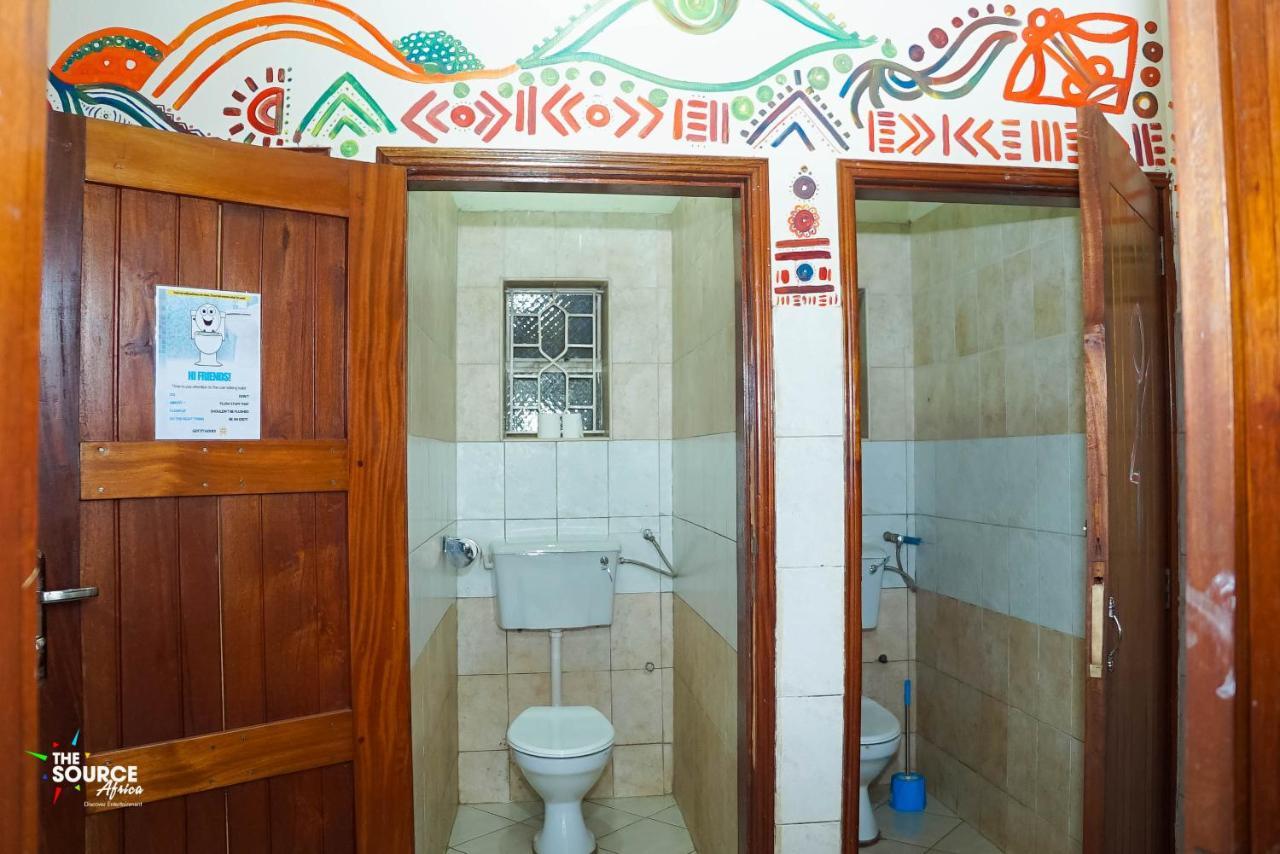 The Five Horsemen Hostel คัมพาลา ภายนอก รูปภาพ