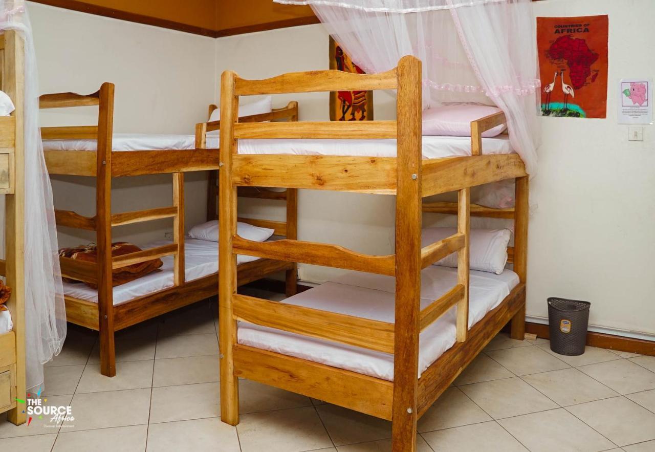 The Five Horsemen Hostel คัมพาลา ภายนอก รูปภาพ
