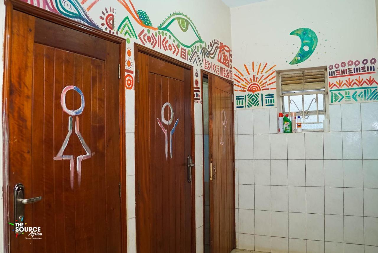 The Five Horsemen Hostel คัมพาลา ภายนอก รูปภาพ
