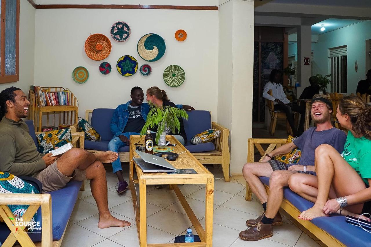 The Five Horsemen Hostel คัมพาลา ภายนอก รูปภาพ