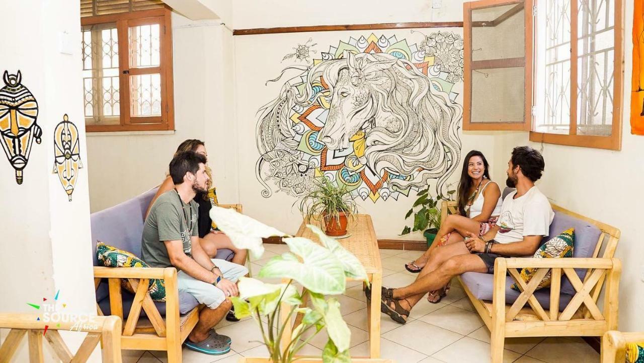 The Five Horsemen Hostel คัมพาลา ภายนอก รูปภาพ